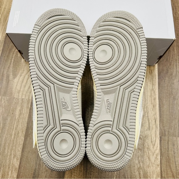 Nike Air Force 1 High LE - Picture 6 of 6